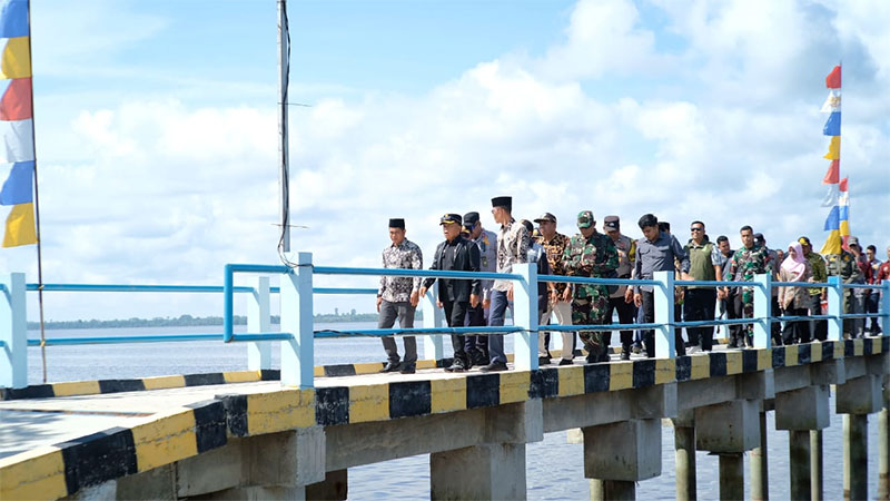 Bupati Kepulauan Meranti, AKBP (Purn) H Asmar, meresmikan Pelabuhan Desa Penyagun, Kecamatan Rangsang, Kamis (2/10/2025).