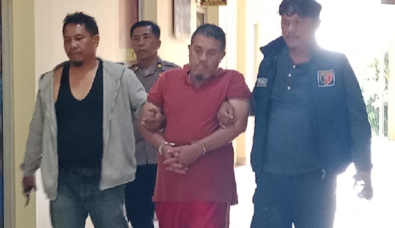 EA, pelaku pembunuhan istrinya, Juniwarti saat di tangkap Reskrim Polres Kuansing 26 Februari 2025 lalu.