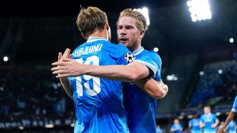 Rasmus Hojlund cetak dua gol dan Kevin De Bruyne cetak dua asssist dalam kemenangan 2-1 Napoli atas Sporting CP pada laga Liga Champions di Naples.