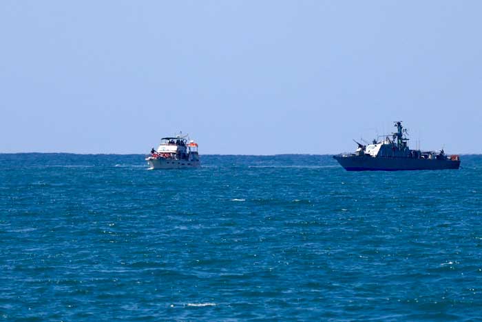 Kapal dari Armada Sumud Global dicegat pasukan Israel di Laut Mediterania, perairan Jalur Gaza. Kapal yang membawa bantuan ini dikawal menuju pelabuhan selatan Ashdod, Kamis (2/10/2025).