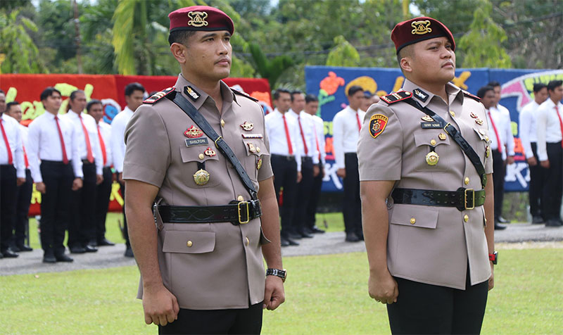 AKP Shilton SIK MH (kiri) dan Iptu Gerry Agnar Timur, saat serah terima jabatan Kasat Reskrim Polres Kuansing, Sabtu (4/10/2025) siang di Mapolres Kuansing.