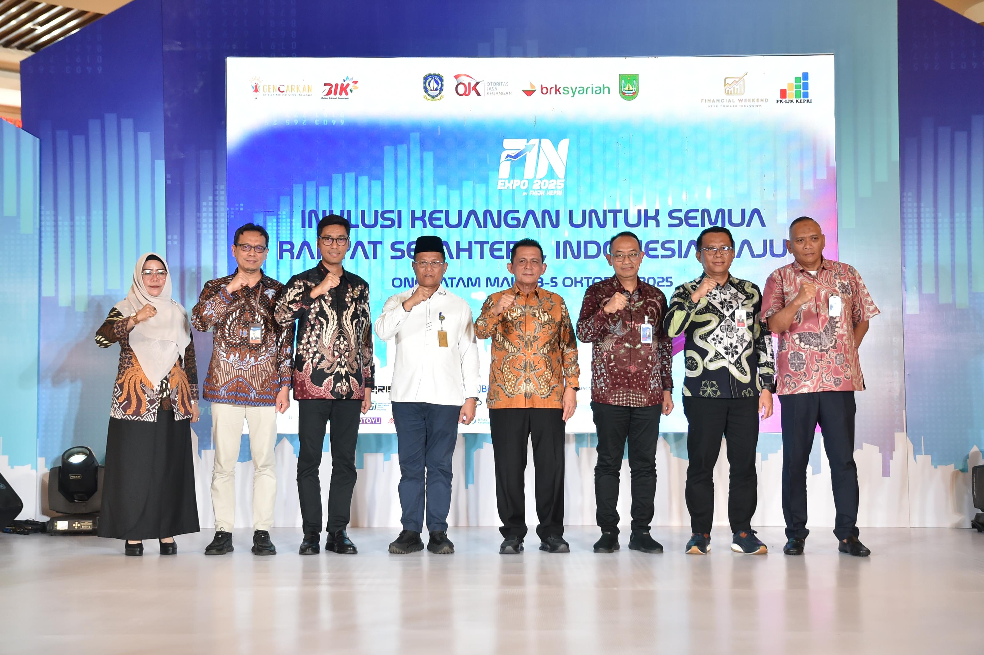 Financial Expo (FIN Expo) 2025 yang digelar Forum Komunikasi Industri Jasa Keuangan (FKIJK) Kepri di One Batam Mall, Batam Kota, Jumat (3/10/2025).