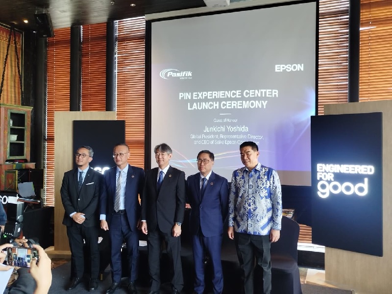 Jajaran Manajemen PT. Epson Indonesia dan Pasifik Internusa(PIN) pada peluncuran PIN Experience Center, Senin, di The Orient Jakarta (6/10/2025).
