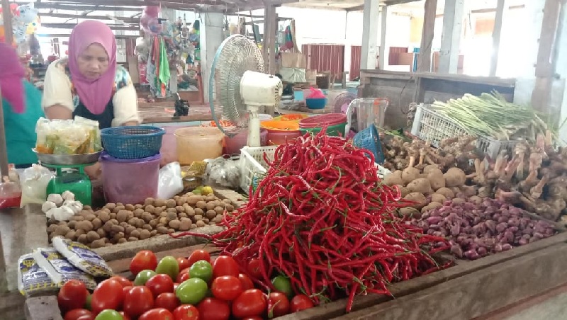 Suasana pasar tradisional Mayang Kelapa atau lebih dikenal pasar pagi di Jalan Baharudin Yusuf Tembilahan.
