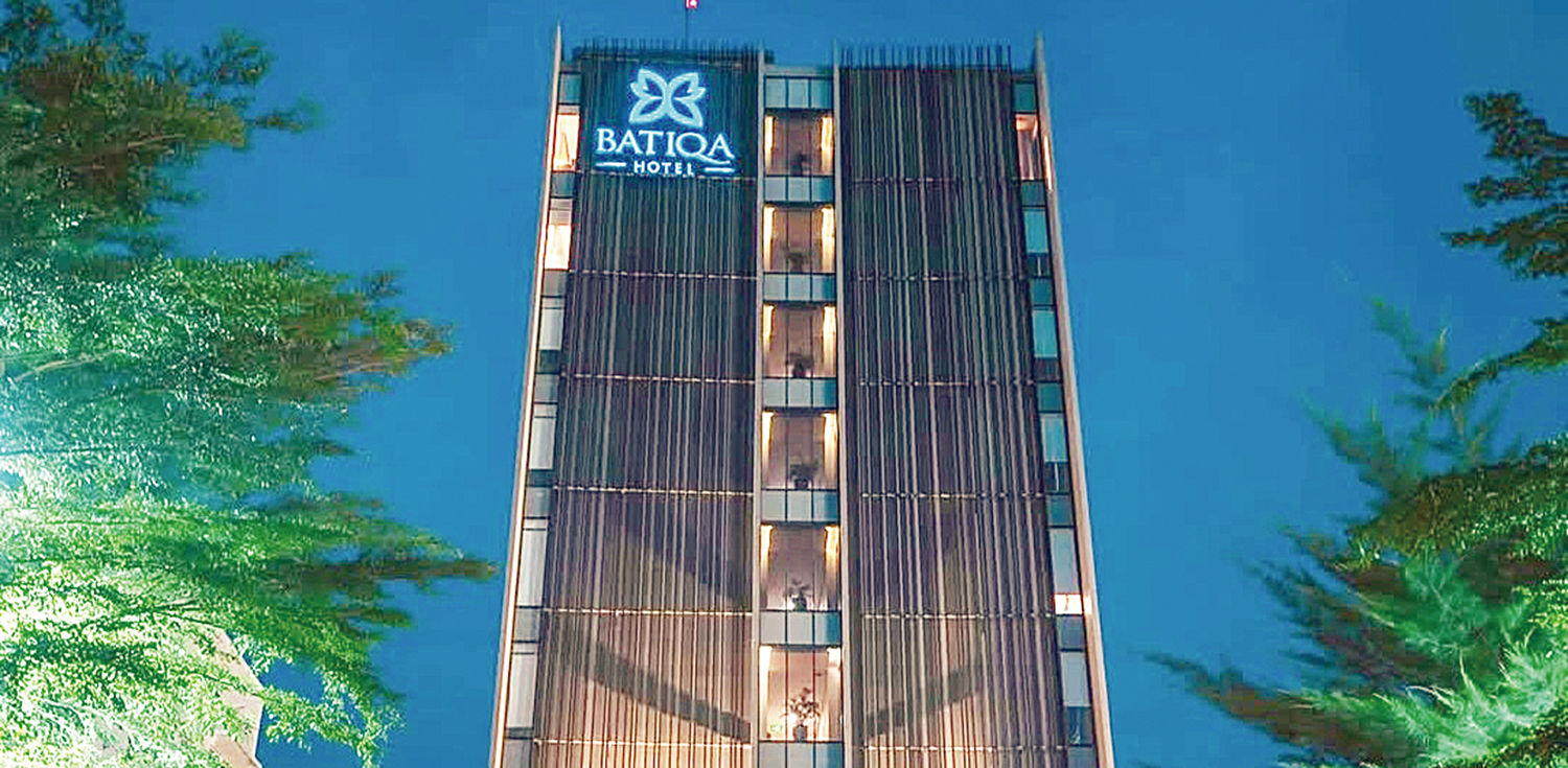 hotel Batiqa: Suasana Hotel Batiqa di malam hari. Hotel Batiqa membuat arisan seru dengan hidangan buffet cuma Rp125 ribu.
