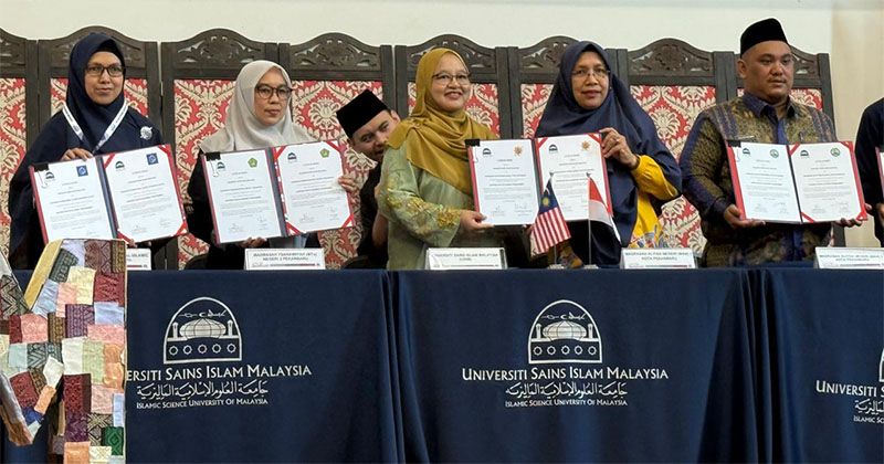 Foto bersama saat acara penandatanganan Letter of Intention (LOI) di Kampus Universiti Sains Islam Malaysia (USIM).