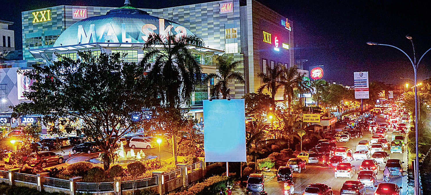 Mal Ska yang merupakan Pusat Perbelanjaan modern di Sentra Komersial Arengka (SKA), Pekanbaru, Senin (22/5/2023) malam. ft: MHD AKHWAN/RIAUPOS