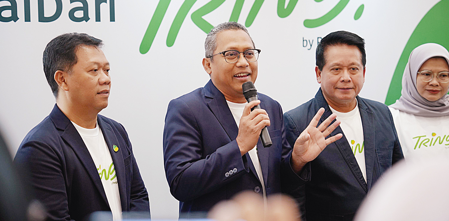 BERIKAN KETERANGAN: Direktur Utama PT Pegadaian Damar Latri Setiawan (tengah) bersama CEO Group BRI Hery Gunardi dan Wakil Direktur Utama PT Pegadaian Budi Wahju Soesilo memberikan keterangan di momen peluncuran super Apps Tring! yang berlangsung di Ballr