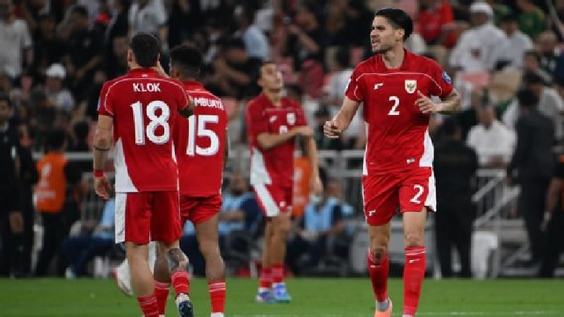 ///Bek Kevin Diks muncul sebagai pahlawan Indonesia yang tak terduga dengan dua gol dari titik penalti pada hari Rabu, tetapi eksploitasinya pada akhirnya sia-sia.