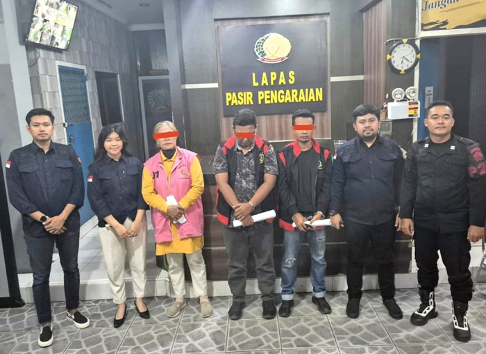 Tiga tersangka baru yang terlibat dalam tindak pidana korupsi pupuk bersubsidi di Kecamatan Rambah Samo dijebloskan ke Rutan Lapas Kelas II B Pasirpengaraian, Kamis (9/10/2025).