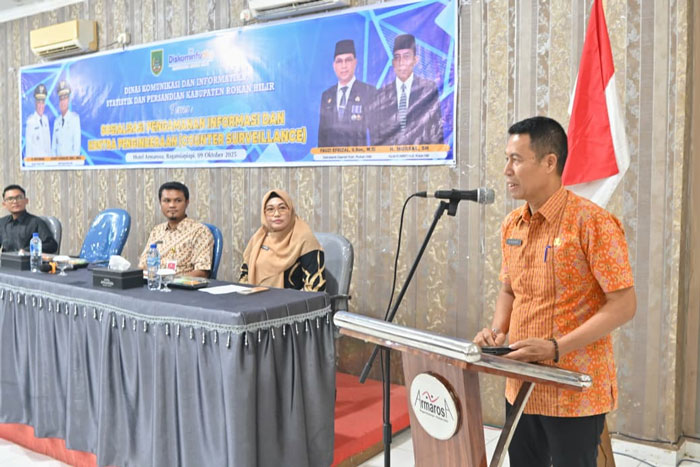 Staf Ahli Asuar SE menyampaikan sambutan pada kegiatan yang digelar Diskominfotiks Rohil di Bagansiapiapi, Kamis (9/10/2025).