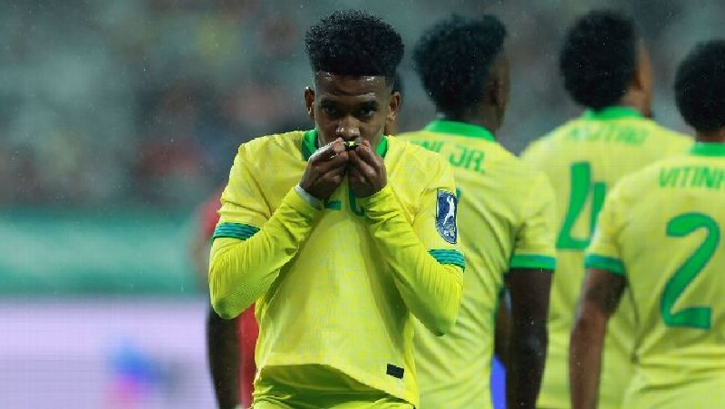 Pemain muda Chelsea, Estevao tampil gemilang dengan mencetak dua gol saat Brasil menghajar Korea Selatan 5-0 di Seoul.