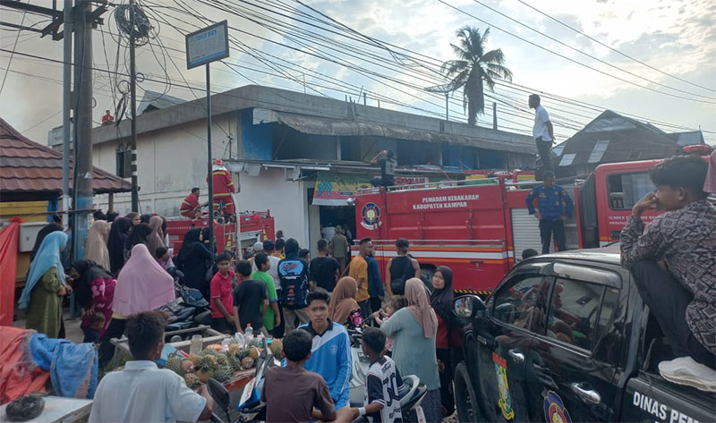 Kebakaran melanda kawasan Pasar Kuok, Desa Kuok, Kecamatan Kuok, Kabupaten Kampar, Sabtu (11/10/2025) sore.