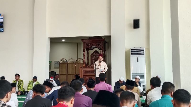 Kadisdik Riau Erisman Yahya saat melaunching program P3R-STQ di Masjid Al Maqari, Sabtu (11/10/2025).