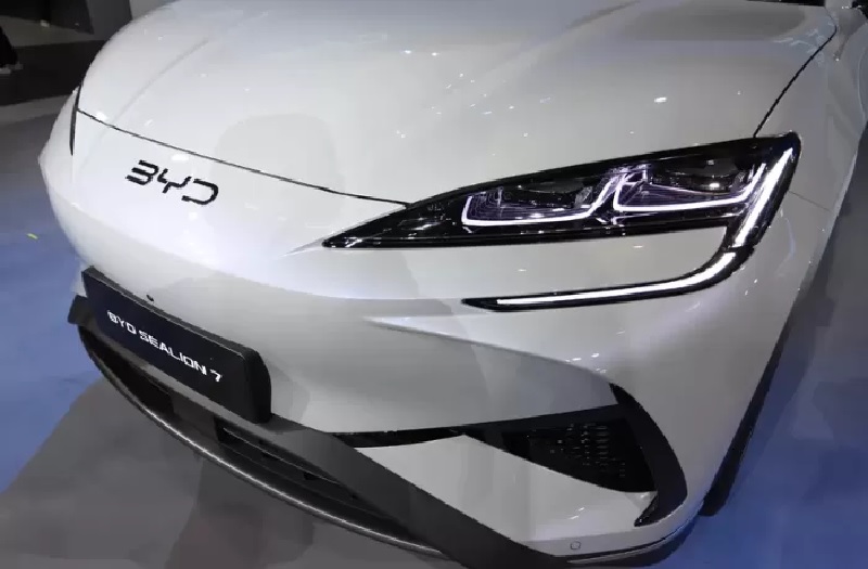 Mobil listrik bekas buatan Cina, BYD dibanderol jauh dari harga jual baru, turun nyaris 50 persen atau sekitar ratusan juta per unit.