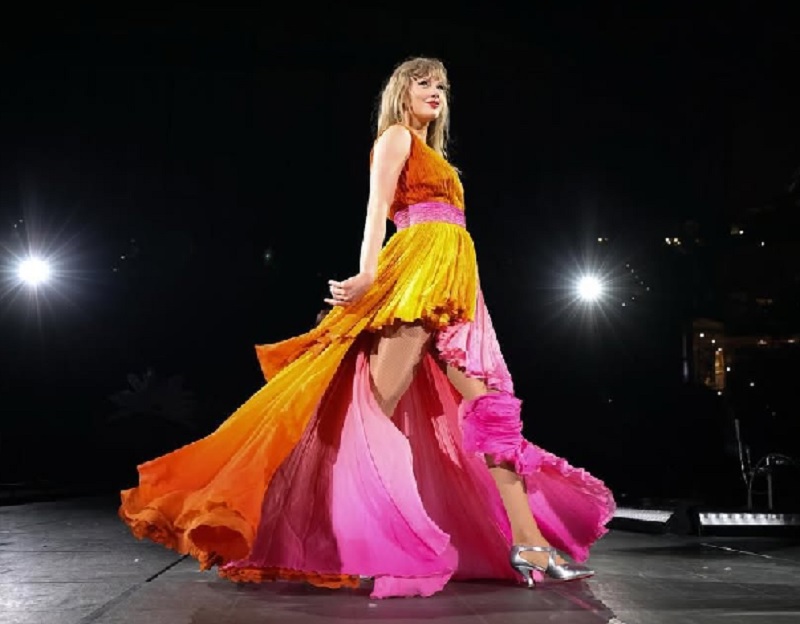 Taylor Swift tidak akan membiarkan pendapat negatif mengganggu semangat dan kebanggaannya terhadap album terbarunya The Life of a Showgirl.