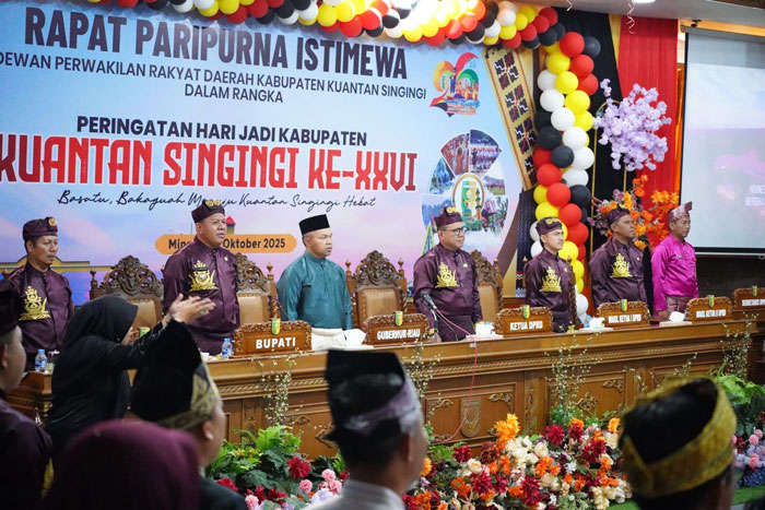 Sidang paripurna istimewa HUT Kuansing, Ahad (12/10/2025) di hadiri Gubernur Riau H Abdul Wahid, Bupati Kuansing H Suhardiman Amby, Wakil Bupati H Muklisin.