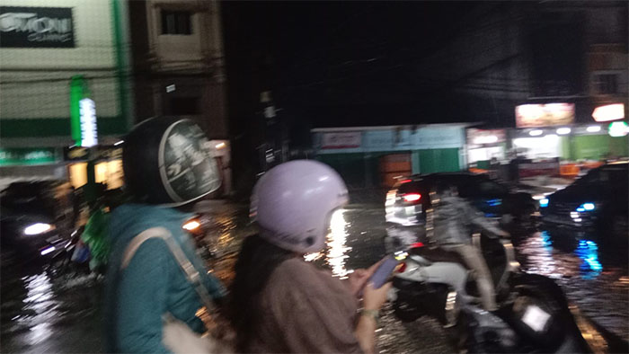 Jalan Durian, salah satu langganan banjir di Kota Pekanbaru. Foto diambil Ahad (12/10/2025).