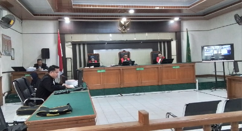 Sidang Pengadilan Tipikor in absentia terdakwa Surya Putra yang didakwa merugikan negara Rp4,29 miliar, Senin (13/10/2025).
