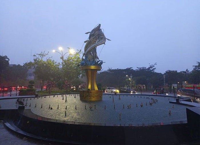Puluhan nozel air mancur di Tugu Selais, Jalan Jenderal Sudirman dicuri