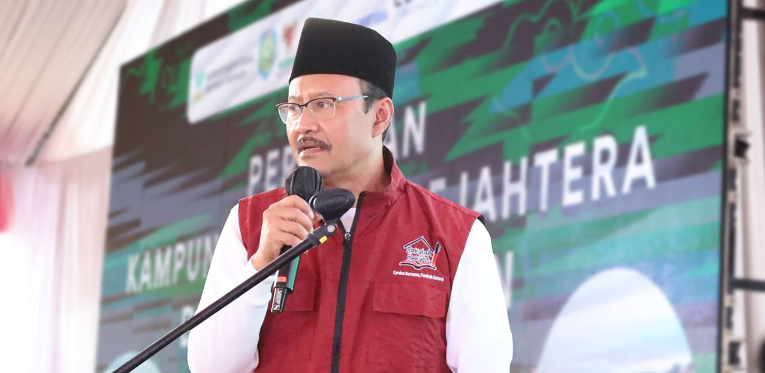 Mensos Saifullah Yusuf saat meresmikan kampung nelayan sejahtera, desa eretan kulon, indramayu, jawa barat, senin, (29\9\2025).