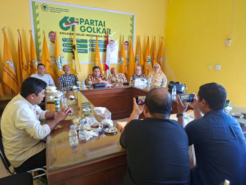 Ketua Steering Committee (SC) Musda Golkar Riau, Ikhsan ST, saat berada di Kantor DPD I Partai Golkar Riau