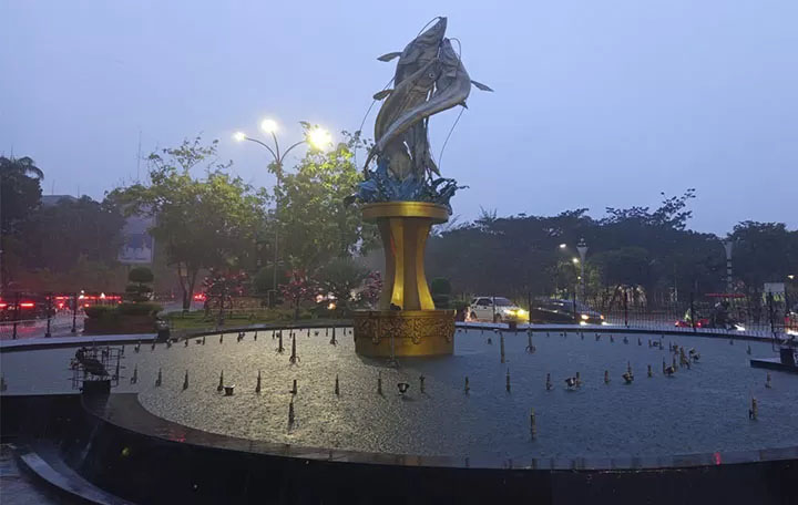 Tugu Selais di Jalan Sudirman jadi salah satu ikon Kota Pekanbaru