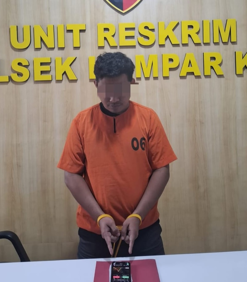 Jajaran Polsek Kampar Kiri meringkus pelaku penggelapan dana PT Rafabil Buana Mandiri, Selasa (14/10/2025).