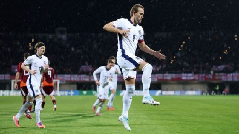 Kapten Inggris, Harry Kane mencetak dua gol saat menghajar Latvia 5-0 dalam lanjutan Grup K Kualifikasi Piala Dunia 2026 Zona UEFA.