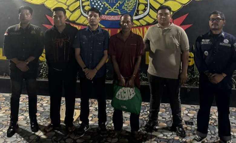 Terpidana perambahan hutan di Kecamatan Siak Kecil, bernama Eko Suripto dieksekusi ke Lapas Bengkalis oleh Tim Kejari Bengkalis, Rabu (15/10/2025) sore.