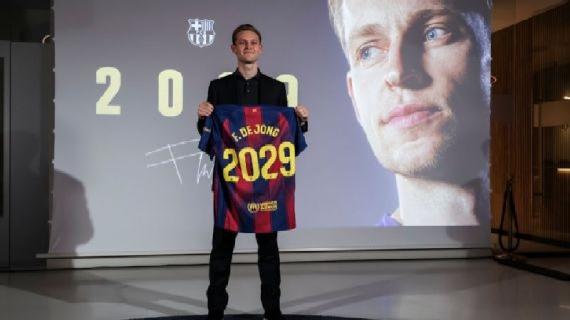 Frenkie de Jong telah menandatangani kontrak yang akan membuatnya tetap di Barcelona hingga 2029.