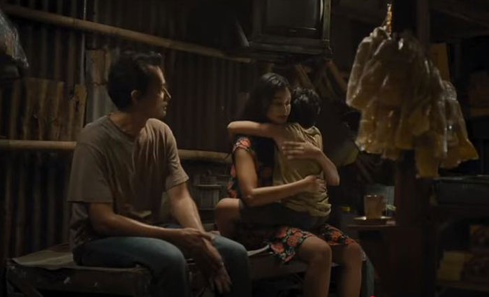 Salah satu adegan yang diperankan Fedi Nuril di Film Pangku. Demi memperdalam peran, Fedi keliling Jakarta mengendarai truk.