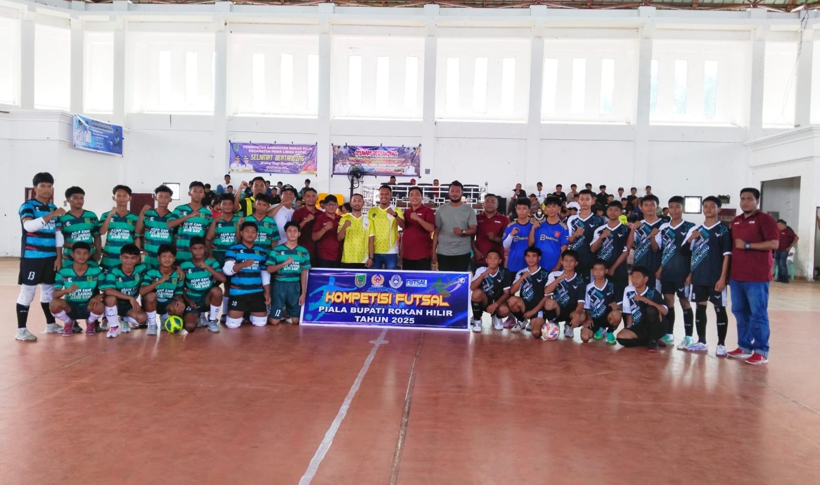 Pembukaan kompetisi futsal piala Bupati Rohil 2025 di GOR Batu Enam, Bagansiapiapi, Ahad (19/10/2025) sore.
