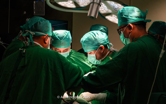 Aulia Hospital melakukan kegiatan live surgery orthognathics pertama di Riau.