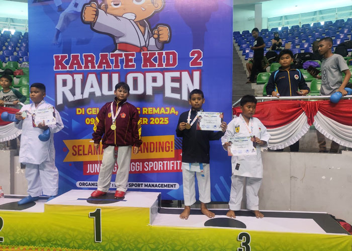 Murid MIN 1 Inhil meraih juara karate Kid 2 Riau Open di Kota Pekanbaru, kemarin.