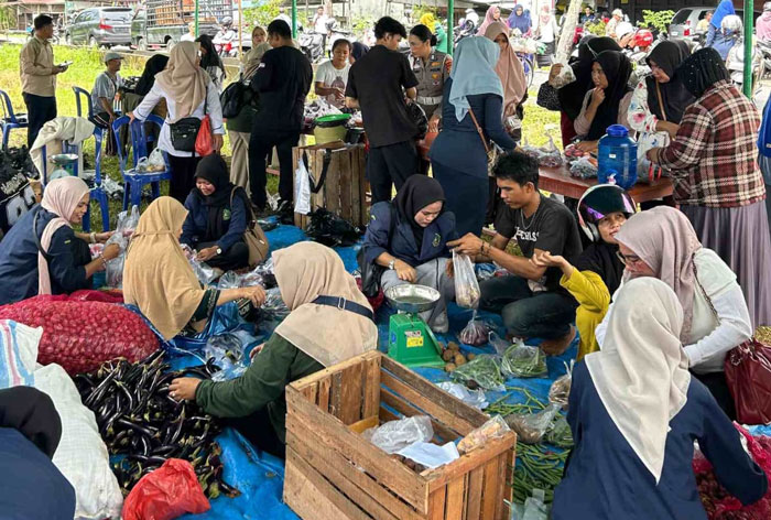 Gerakan Pangan Murah yang digelar Koperasi Desa Merah Putih Wonosari, Kecamatan Bengkalis bersama Dinas Ketahanan Pangan  Bengkalis diserbu masyarakat, Rabu (22/10/2025).