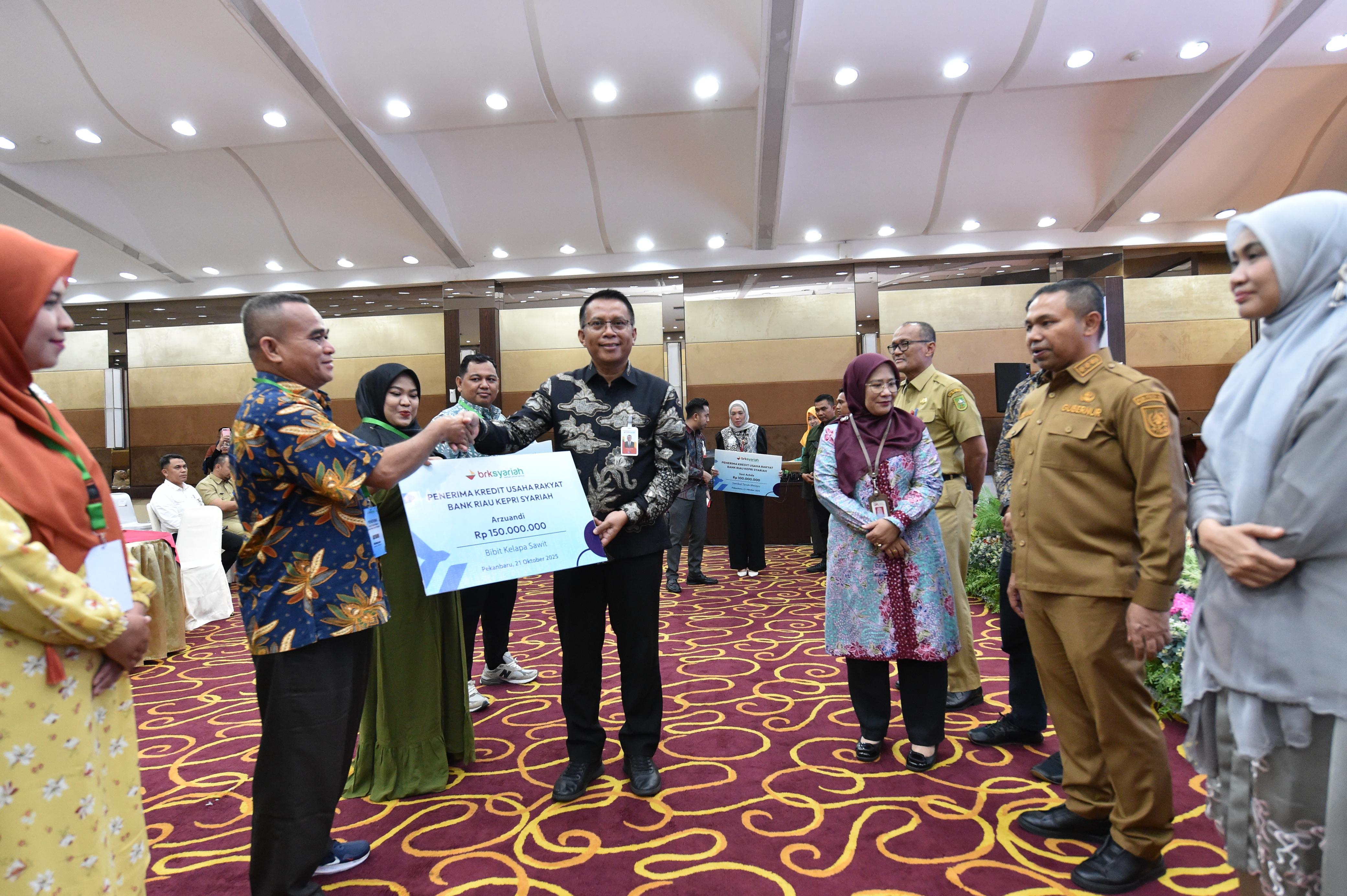 Kegiatan Akad Massal Kredit Usaha Rakyat (KUR) untuk 800.000 debitur dan Peluncuran Kredit Program Perumahan (KPP) yang diinisiasi oleh Kementerian Koperasi dan Usaha Kecil Menengah (KemenKopUKM) RI.