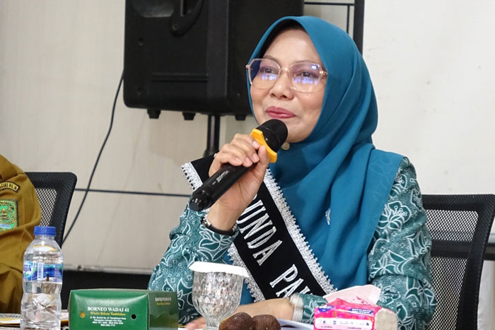 Bunda PAUD Inhil, Katerina Susanti Herman hadiri pendampingan pengembangan strategi penuntasan wajib belajar 13 tahun diruang rapat Disdik Inhil bersama perwakilan BPMP Riau, Selasa (22/10/2025).