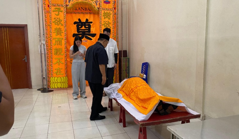 Wagubri SF Hariyanto melayat ke rumah duka Deddy Handoko Alimin, Rabu (22/10/2025).
