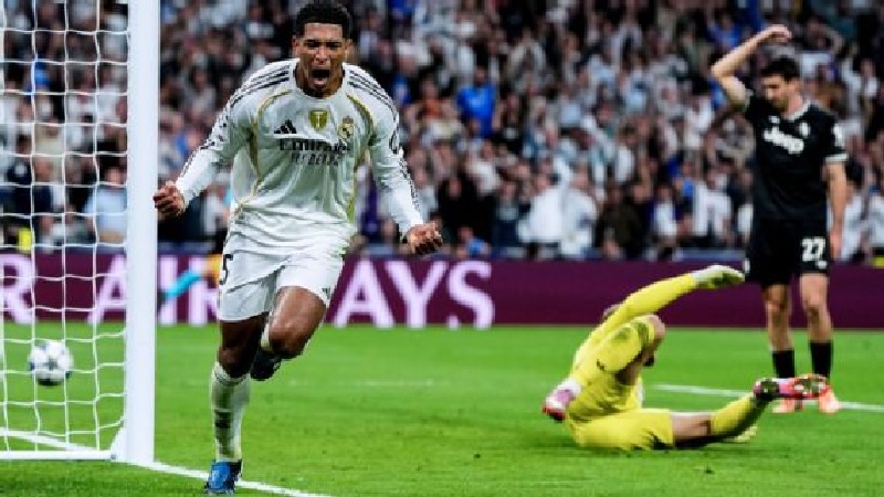 Jude Bellingham merayakan golnya untuk Real Madrid melawan Juventus di Liga Champions.