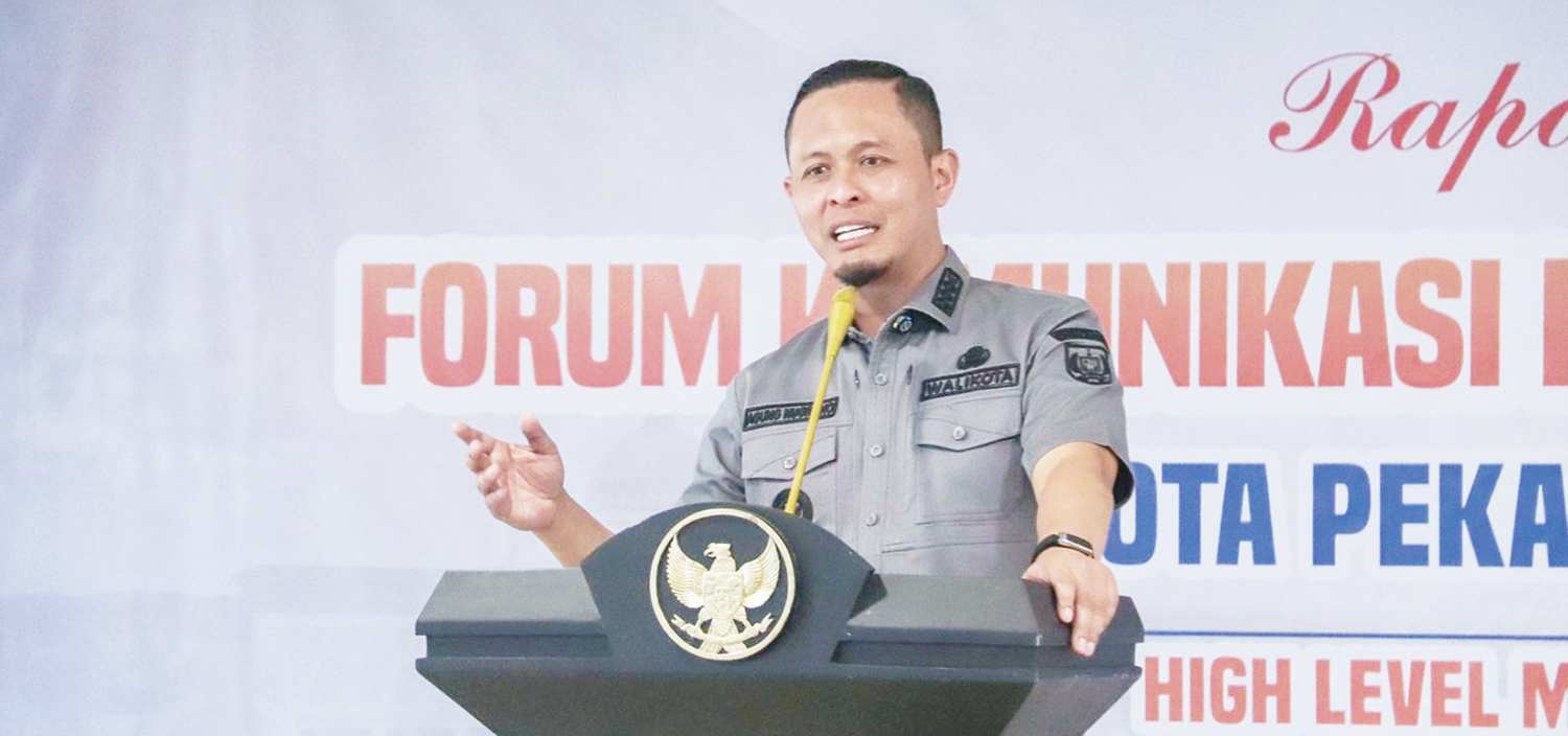 SAMPAIKAN PAPARAN: Wali Kota Pekanbaru Agung Nugroho menyampaikan paparan di depan Forkopimda Pekanbaru, baru-baru ini.