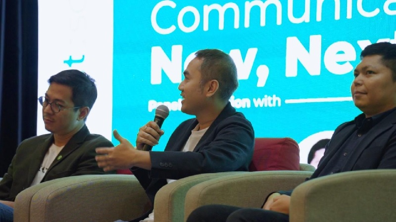 Head of Product Marketing PINTU Iskandar Mohammad (tengah) memaparkan produk unggulan mereka, baru-baru ini.