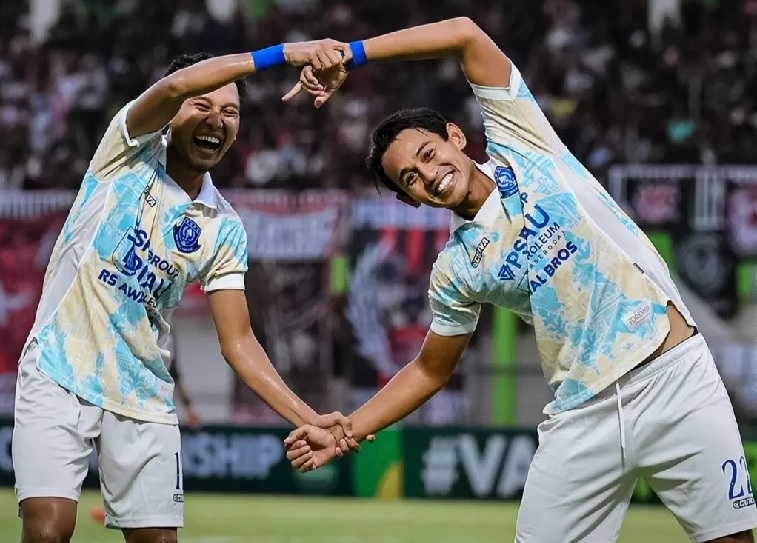 Penyerang PSPS Pekanbaru Hari Nur Yulianto mencetak dua gol untuk membawa Askar Bertuah mengalahkan tuan rumah Persekat Tegal 3-2 dalam lanjutan Liga 2.