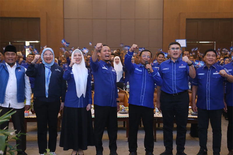 Sekretaris Jenderal (Sekjen) DPP Partai Demokrat Herman Khaeron dan Ketua DPD Partai Demokrat Riau Agung Nugroho membuka Rakerda DPD.