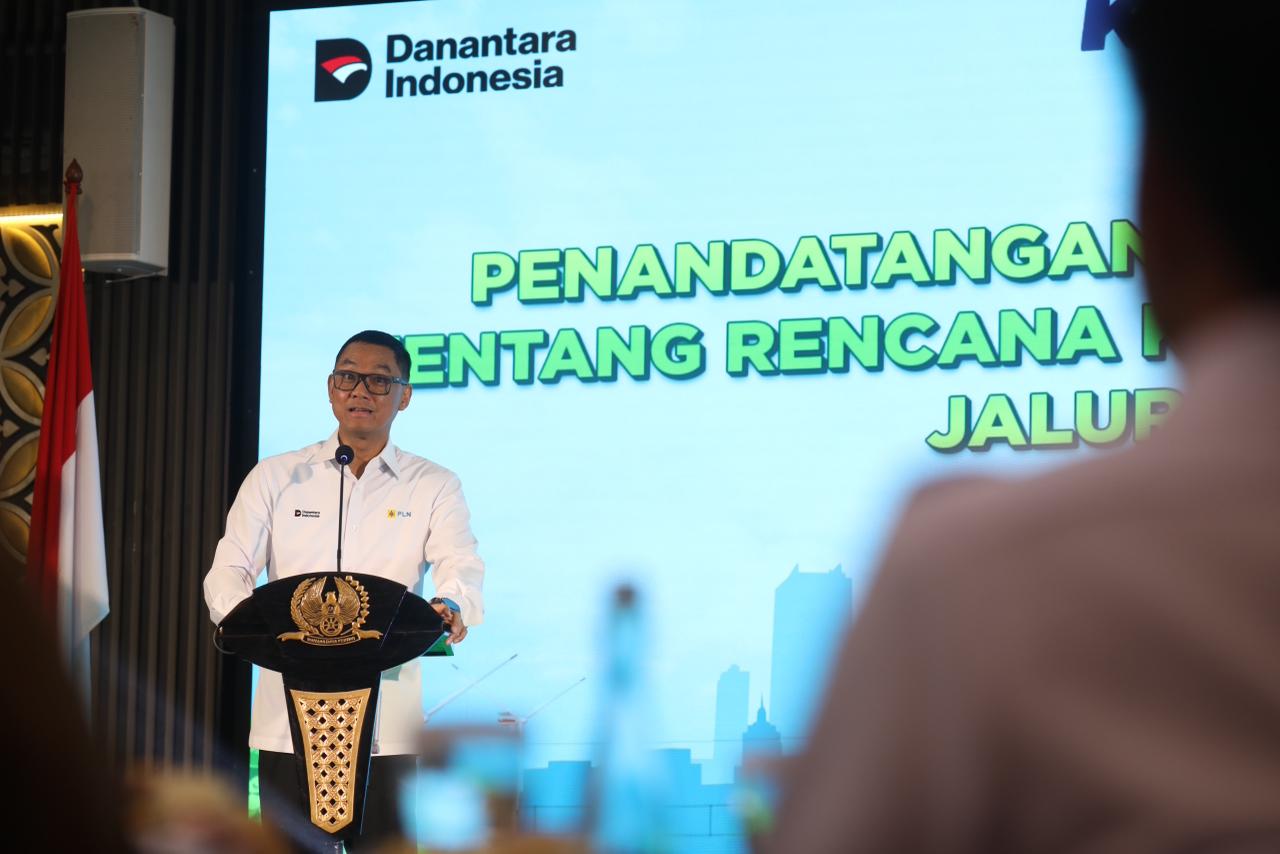 Direktur Utama PLN Dar&shy;mawan Prasodjo memberi&shy; sambutan di acara penan&shy;datanganan nota kesepahaman tentang Rencana Ker&shy;ja Elek&shy;trifikasi Jalur Kereta Api, Senin (20/10/2025).