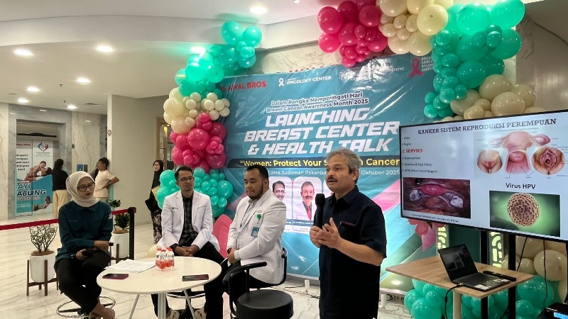 Suasana peluncuran Breast Center RS Awal Bros