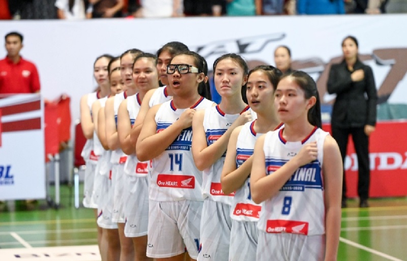 Tim putri SMA Darma Yudha Pekanbaru kembali jadi juara Honda DBL Riau Series untuk yang ketiga kali secara beruntun.
