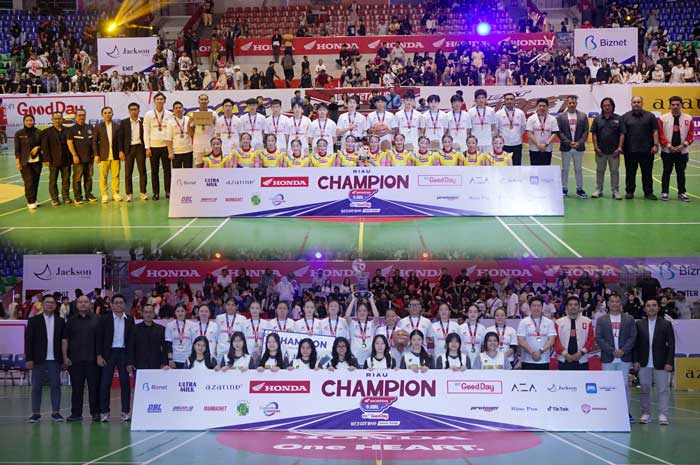 Tim putra dan putri SMA Darma Yudha Pekanbaru melakukan selebrasi Champions setelah berhasil di partai final Honda DBL with Kopi Good Day 2025 Riau di Gelanggang Remaja Pekanbaru, Sabtu (25/10/2025).