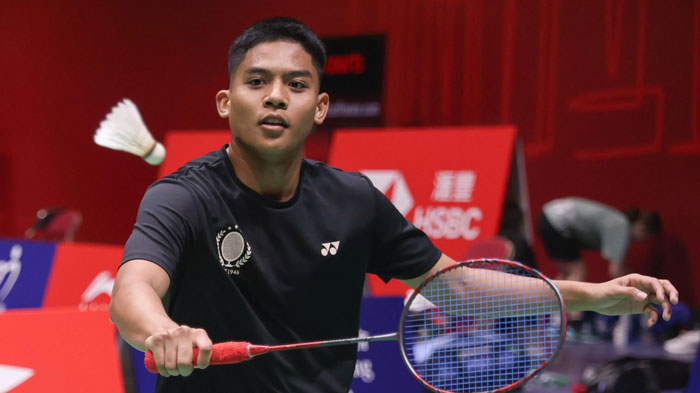 Zaki Ubaidillah saat berlatih jelang debut BWF World Tour Super 500 di Hong Kong Open 2025.
