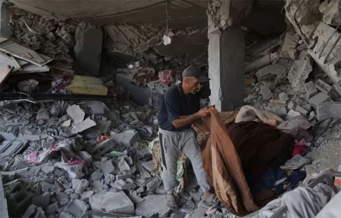 Kehancuran di Gaza, Palestina, membuat bantuan kemanusiaan semakin mendesak namun terus dihalangi oleh Israel.